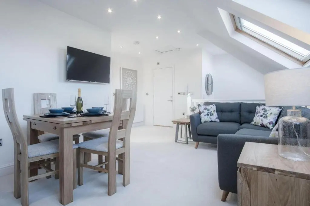 Skylark - 2 Bedroom Apartment - Tenby