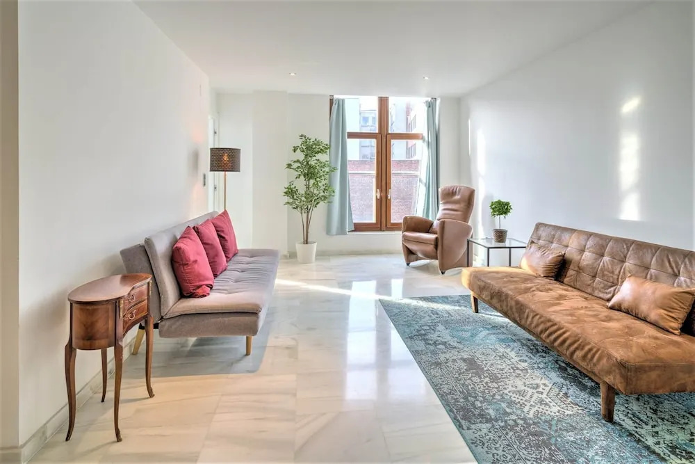 9-persons Apartment in Centre of Antwerp