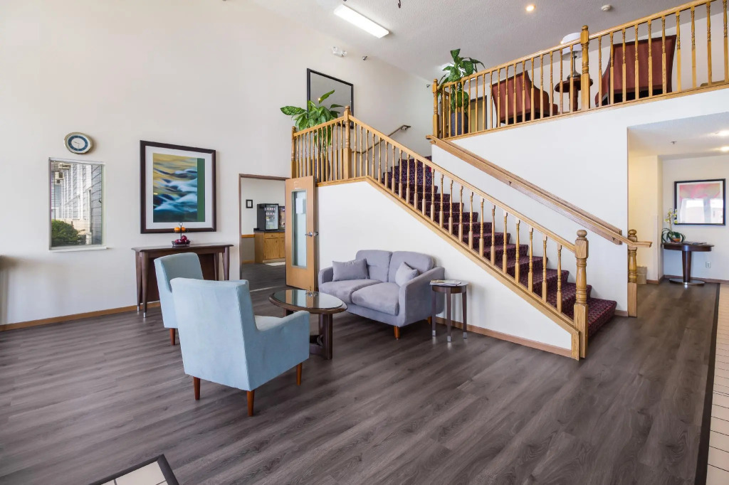 Alliance Hotel & Suites, a Howard Johnson by Wyndham