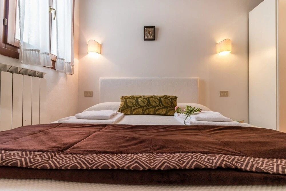 Venice Canal View Boutique Apartment