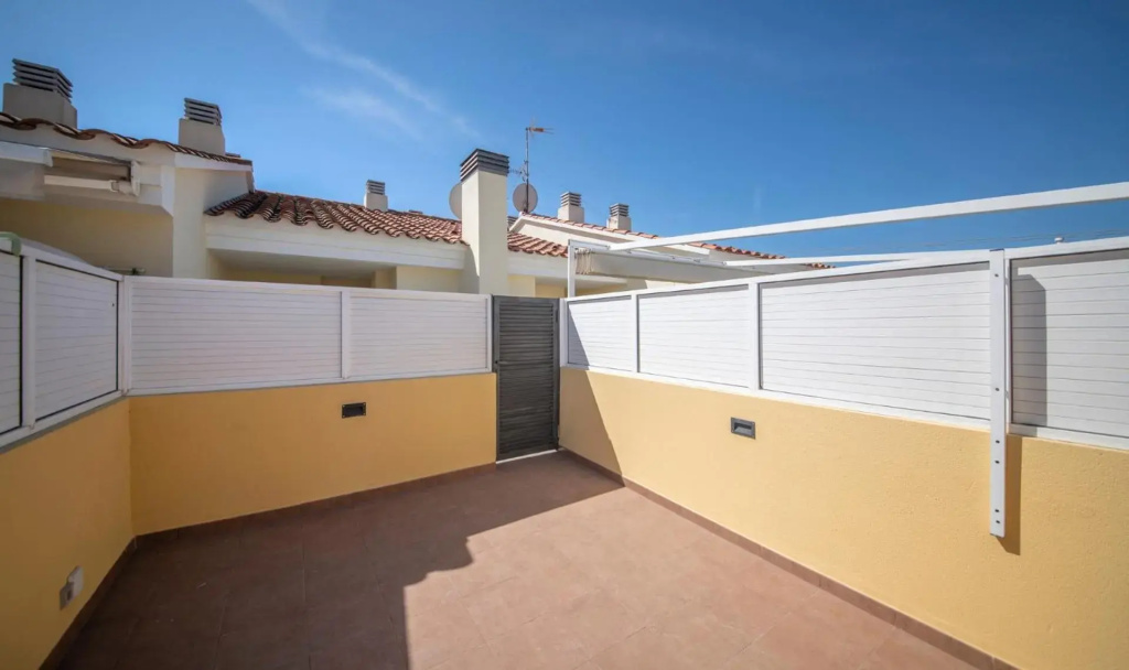 R129 Apartamento con terraza y piscina comunitaria cerca de la playa