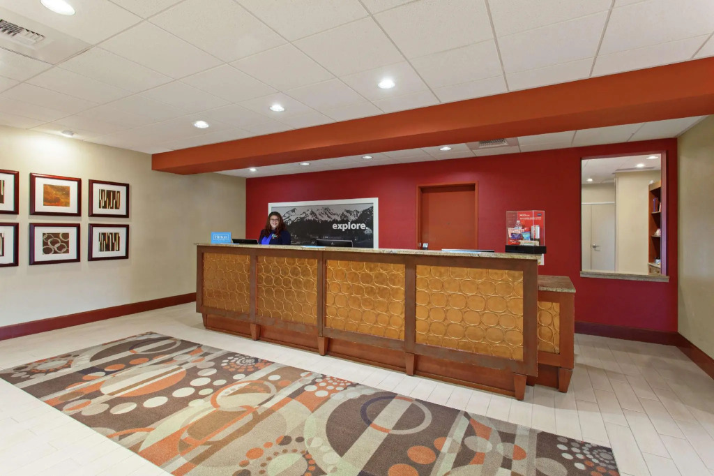 Hampton Inn and Suites Seattle - Airport / 28th Avenue