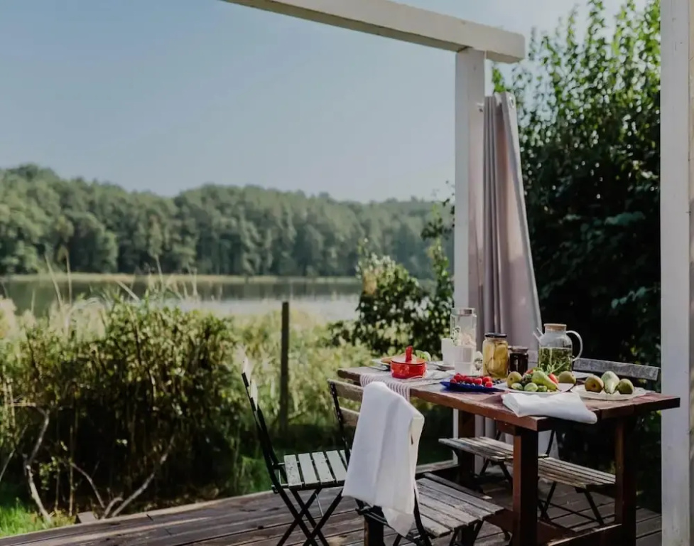 Scandinavian house overlooking the lake