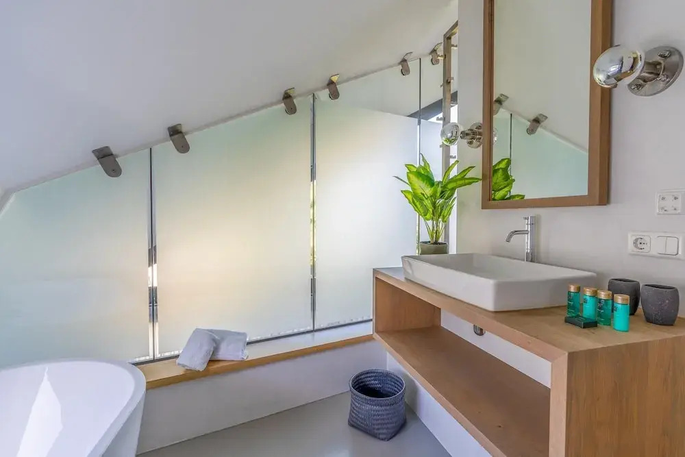 Relaxed and Atmospheric 6-person Villa Near the Forest