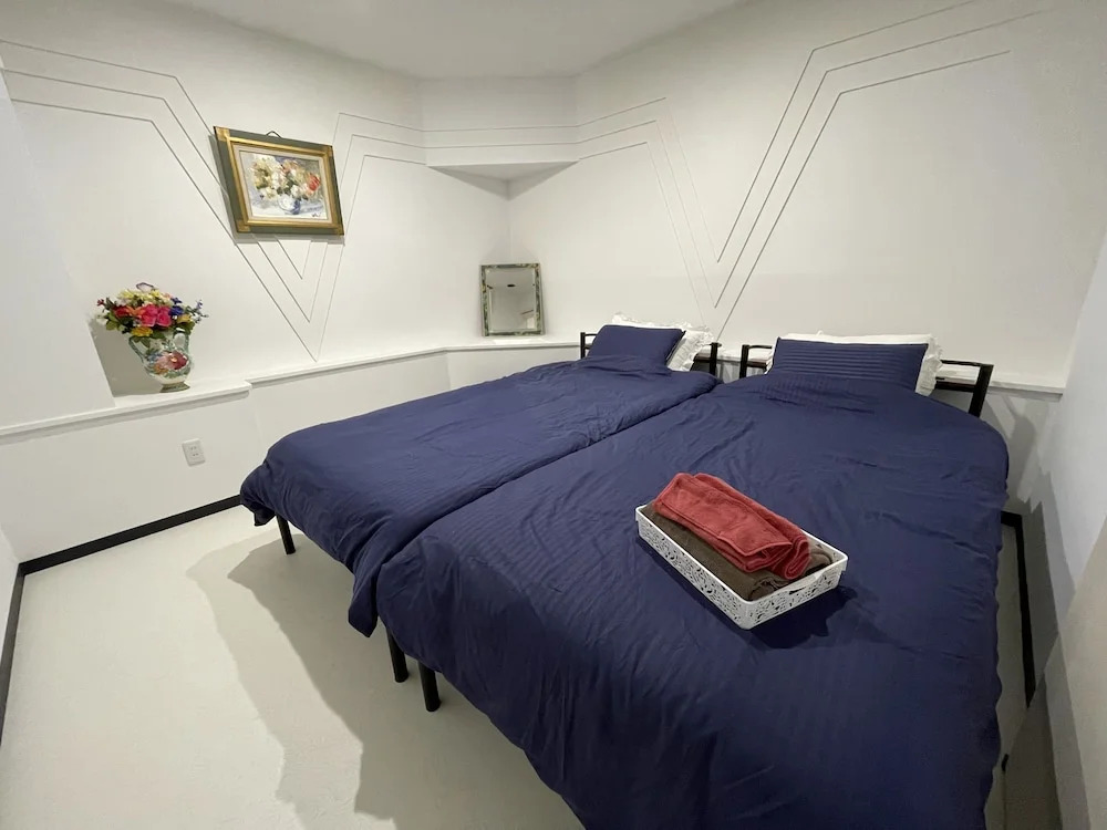Zenibako House 1F