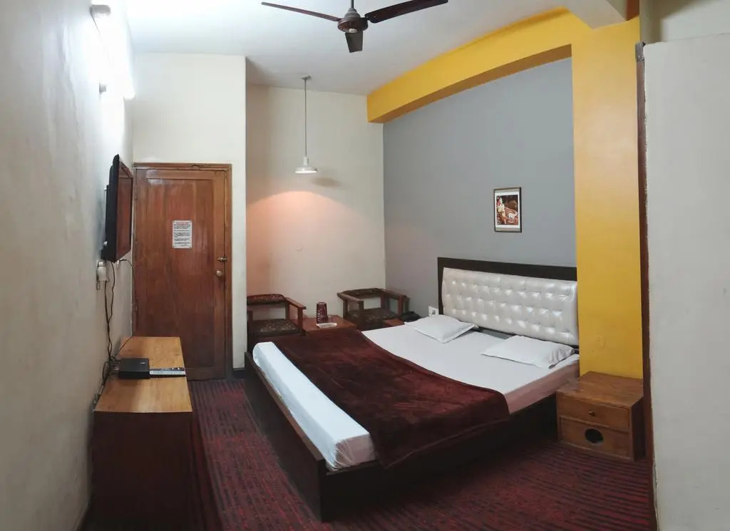 Gaurav Hotel