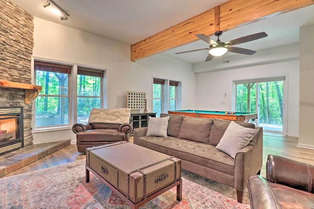 2 Mi to Sapphire Resort: Home w/ Hot Tub & Games