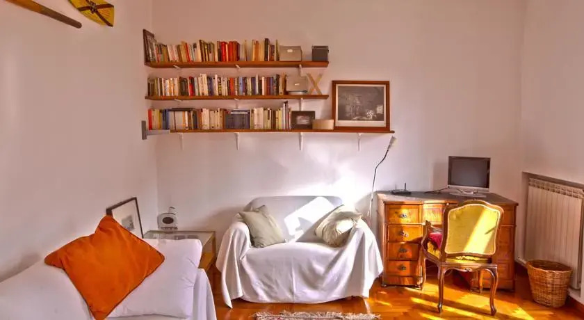 Regina Margherita Halldis Apartment