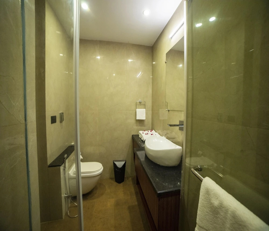 HUE GUH The Porto Candolim