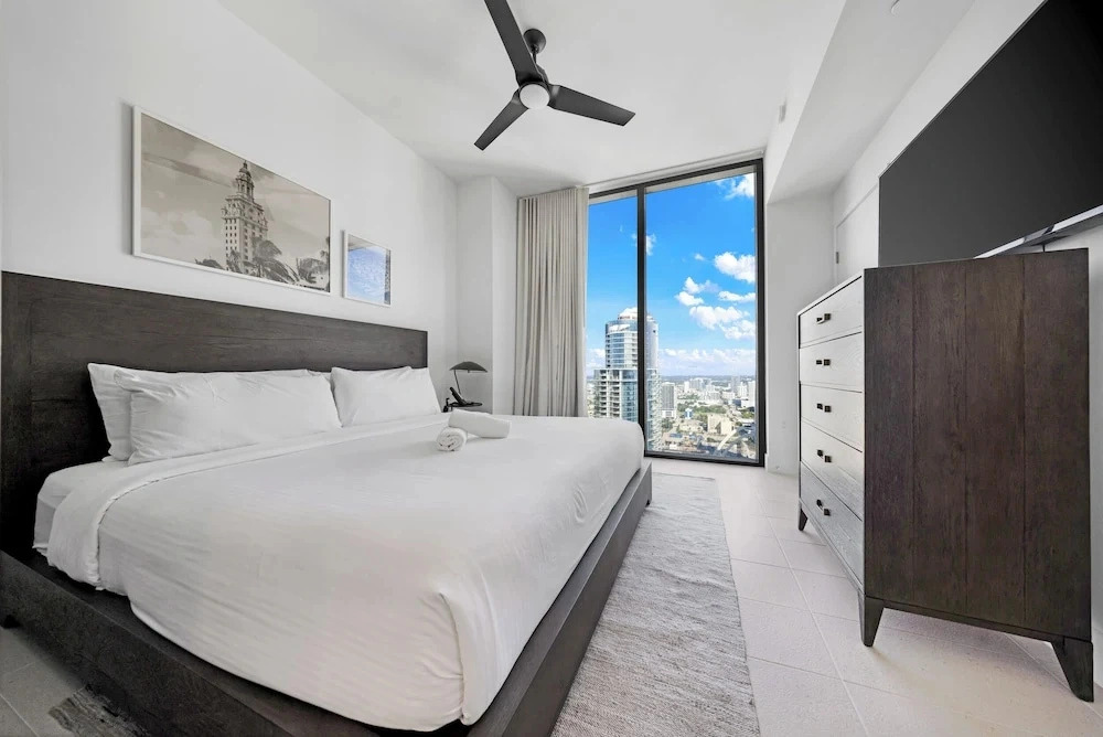 Luxury 1-BD with Breathtaking DTW Views