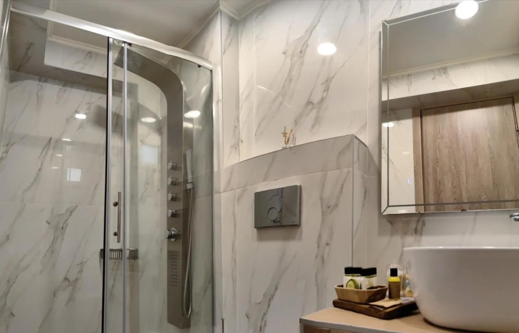 Wide Blue Luxury Boutique Suites