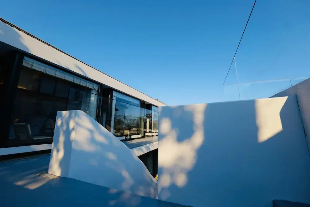 Leisure Courtyard Seascape Designer Hotel-Free one-way airport transport for check in three consecutive nights