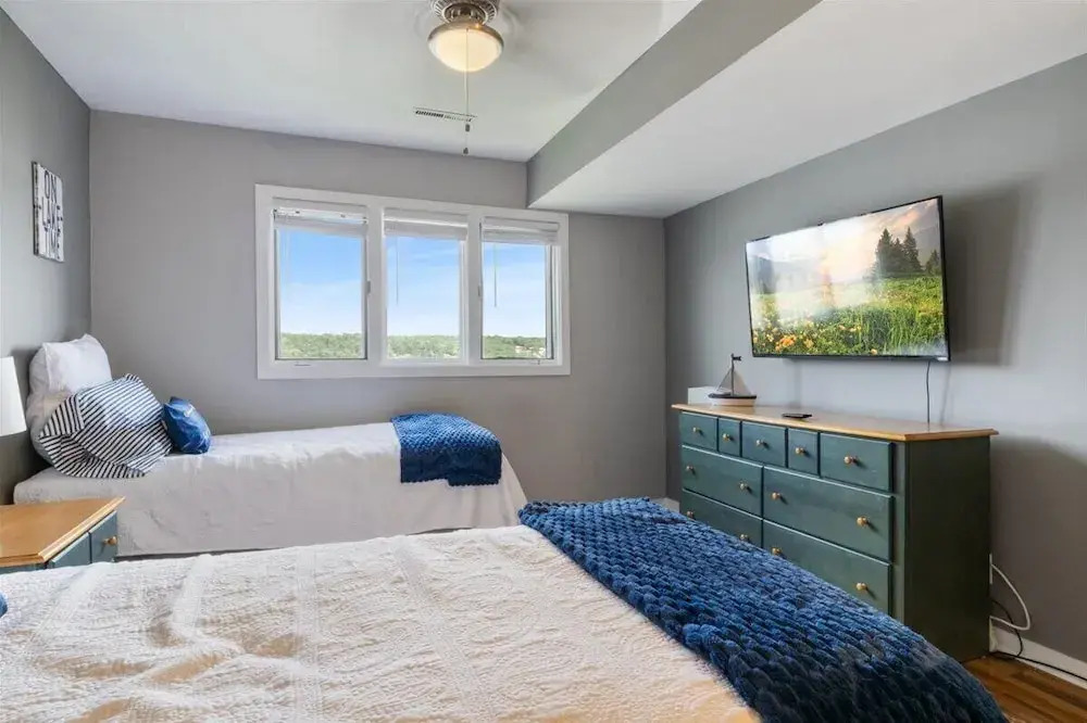 Spacious Pet-friendly Lakeview Condo w/ Boat Slip & Pools