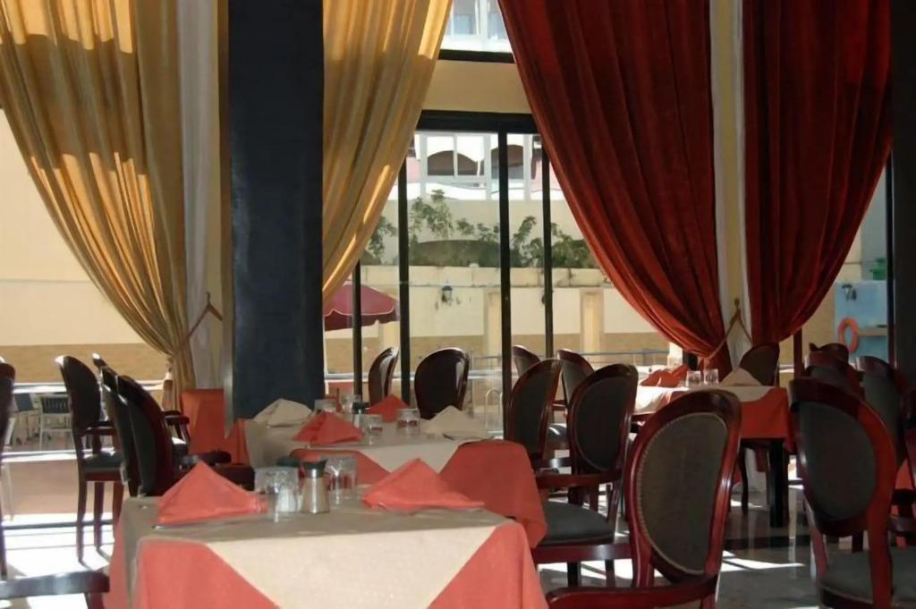 Hotel De La Corniche