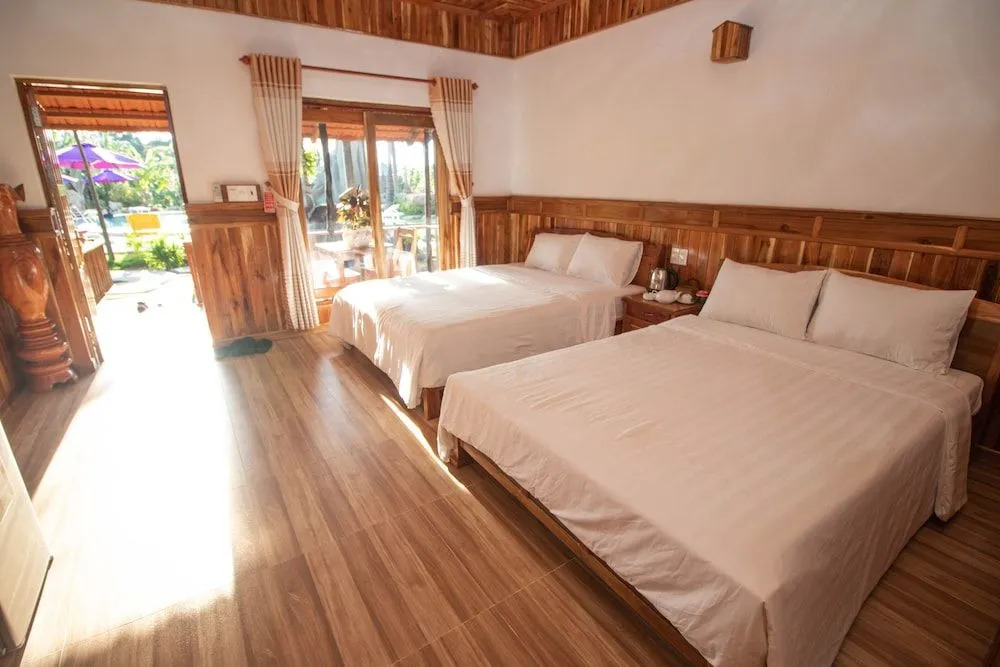 ღ Y Nghia at Ong Lang Beach ღ Coastal Haven with Home Cooked Bungalows ღ