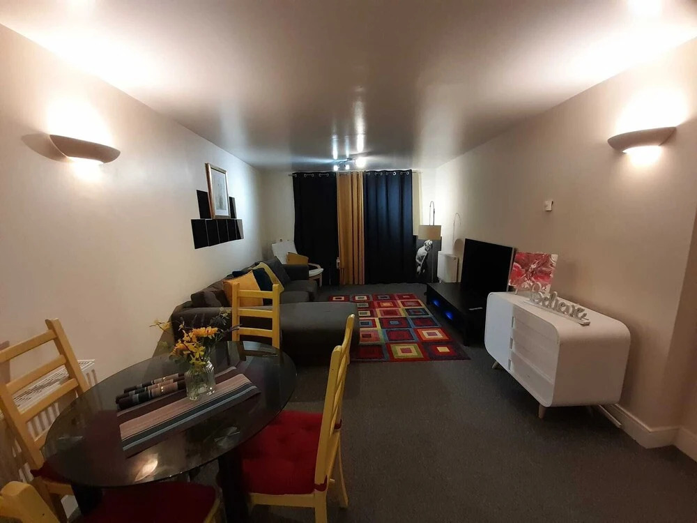 Lovely 2-bed Apartment With 2 Bathrooms in London
