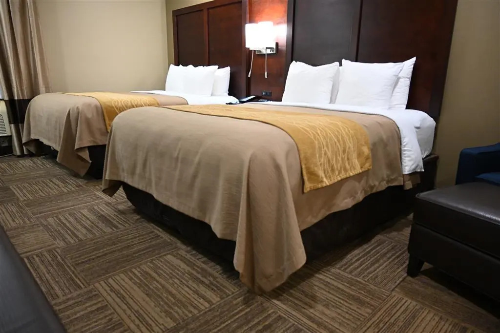Giles Hotel Inn & Suites