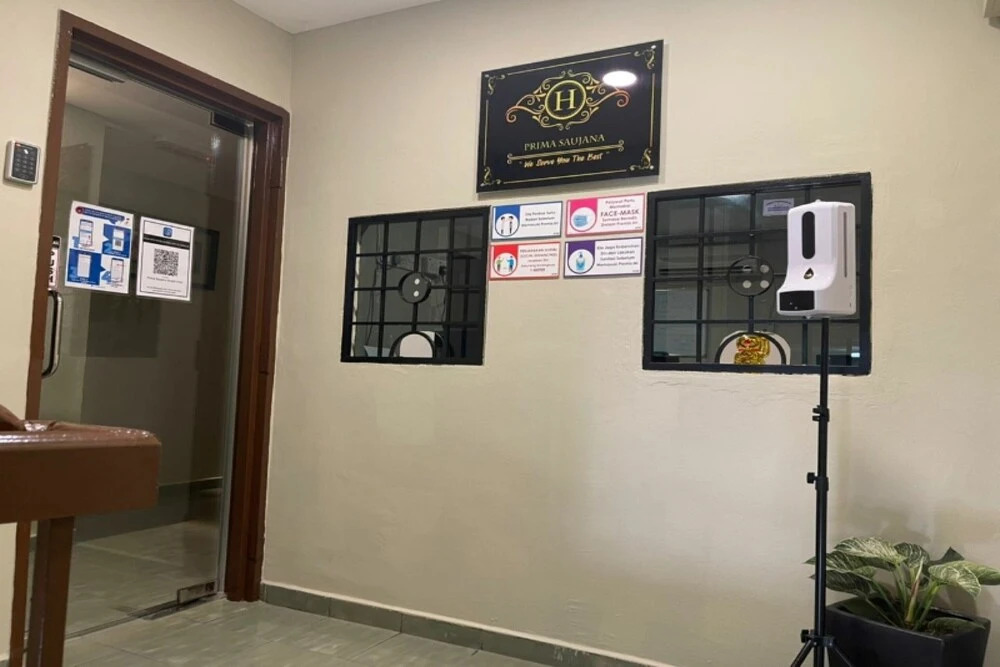 OYO 90338 Prima Saujana Budget Hotel
