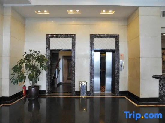 Zhonghuan Hotel