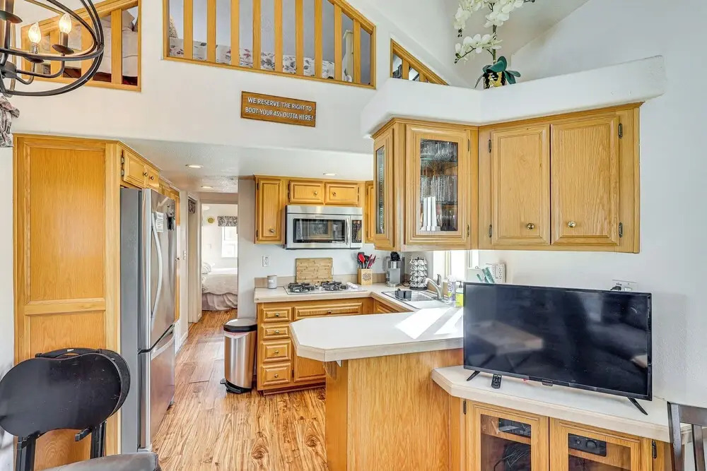 Boat Launch + Mountain Views: Lake Havasu Cabin