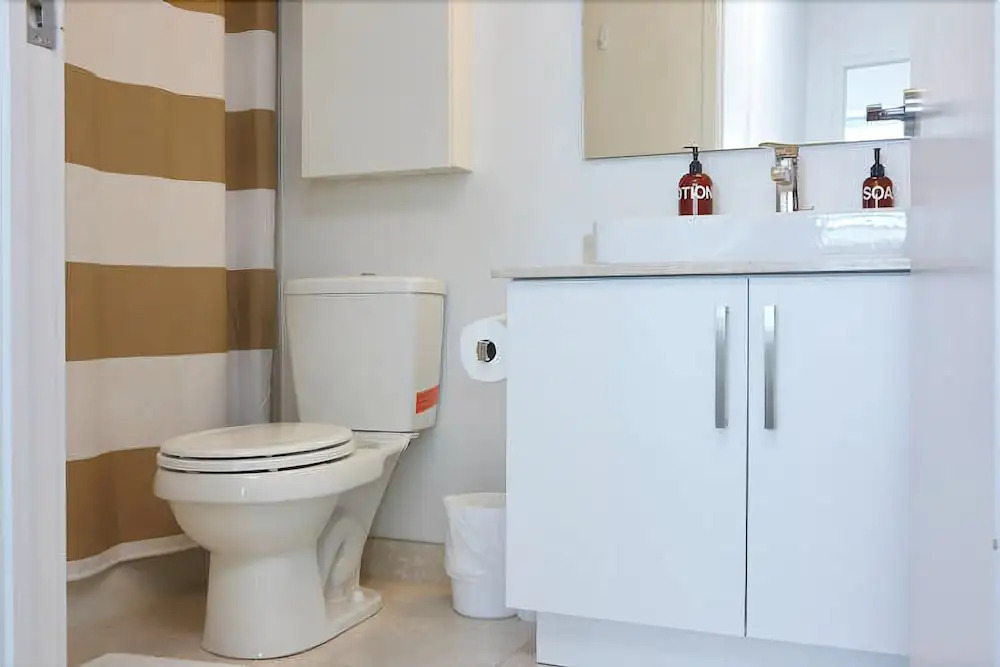 EG Suites - York St Condos 1 near CN Tower offered by Short Term Stays