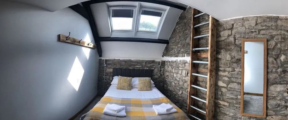 Sgwd Gwladys Lodge