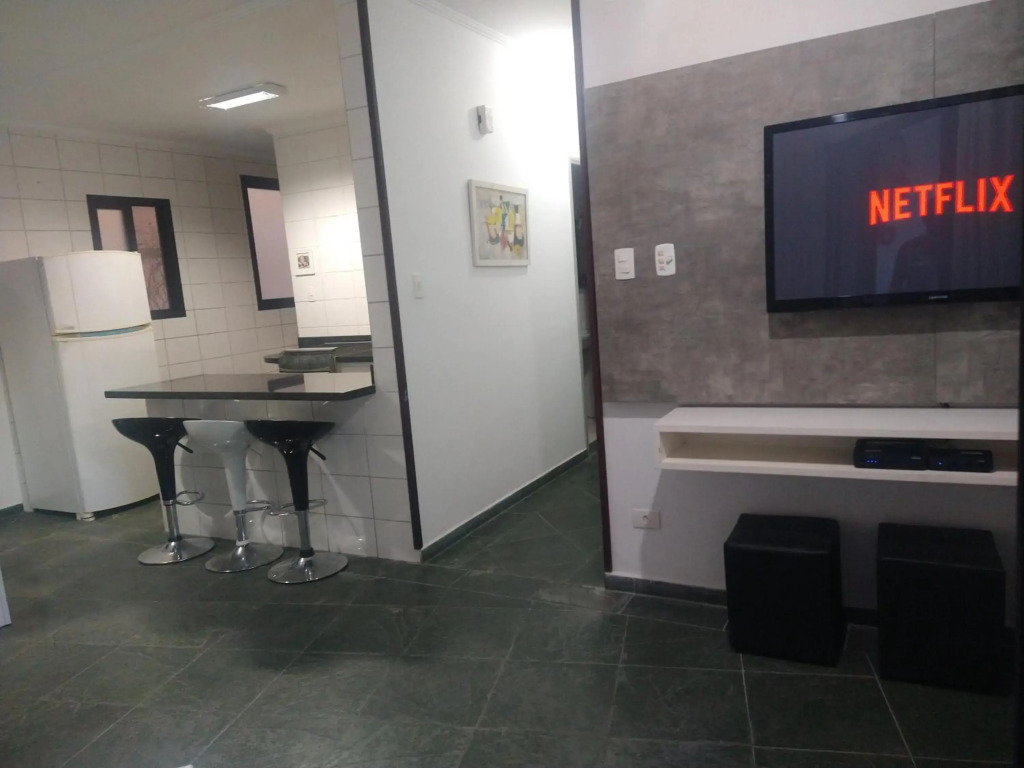 Apartamento Centro de Bertioga 100MTS da praia.