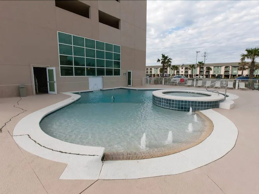 Crystal Shores West 908 - 3 Br condo by RedAwning