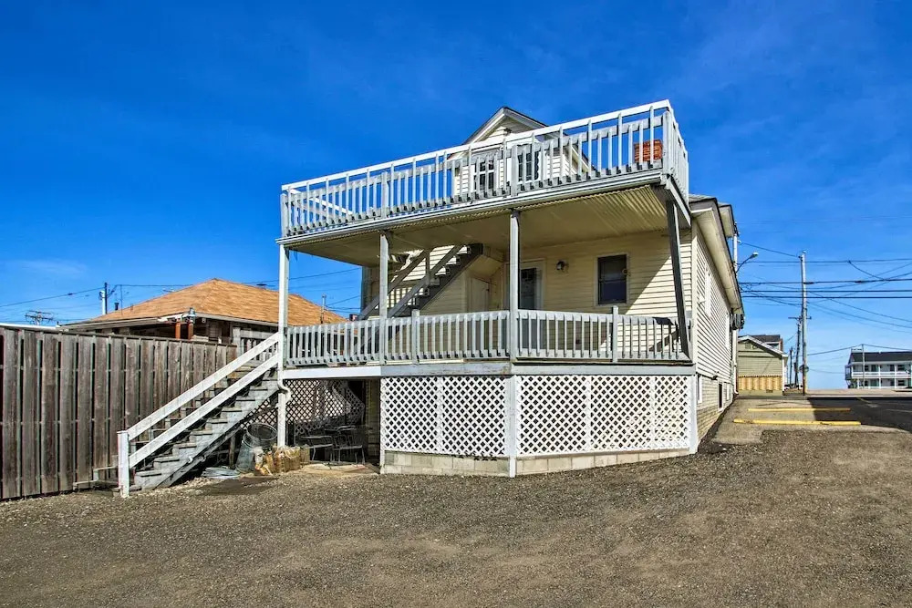 Old Ocean Beach Apt by Pier + Palace Playland