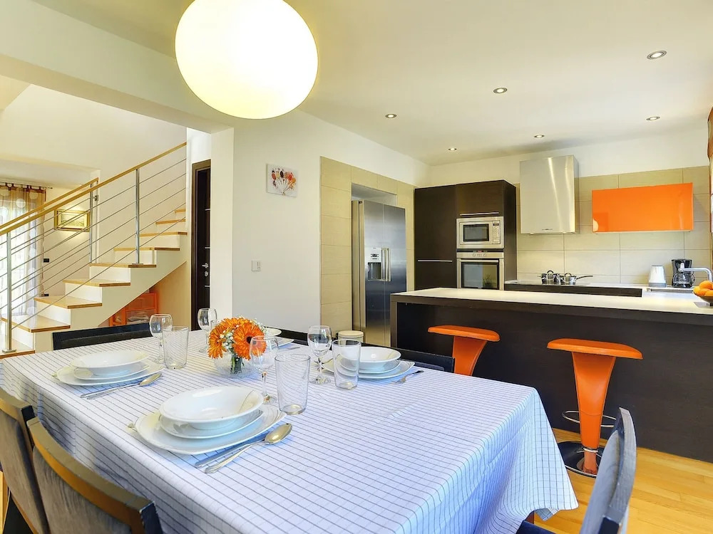 Modern Holiday Home With Swimming Pool, Terrace With Bbq, Near the Center of Pula