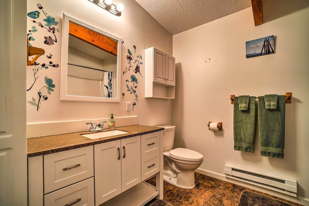 Secluded Getaway w/ Deck, Steps to Fritz Creek!