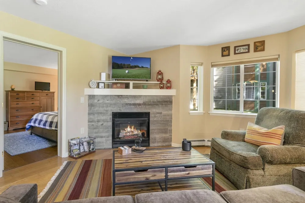 901 Crazy Horse Circle 2 Bedroom Condo by RedAwning