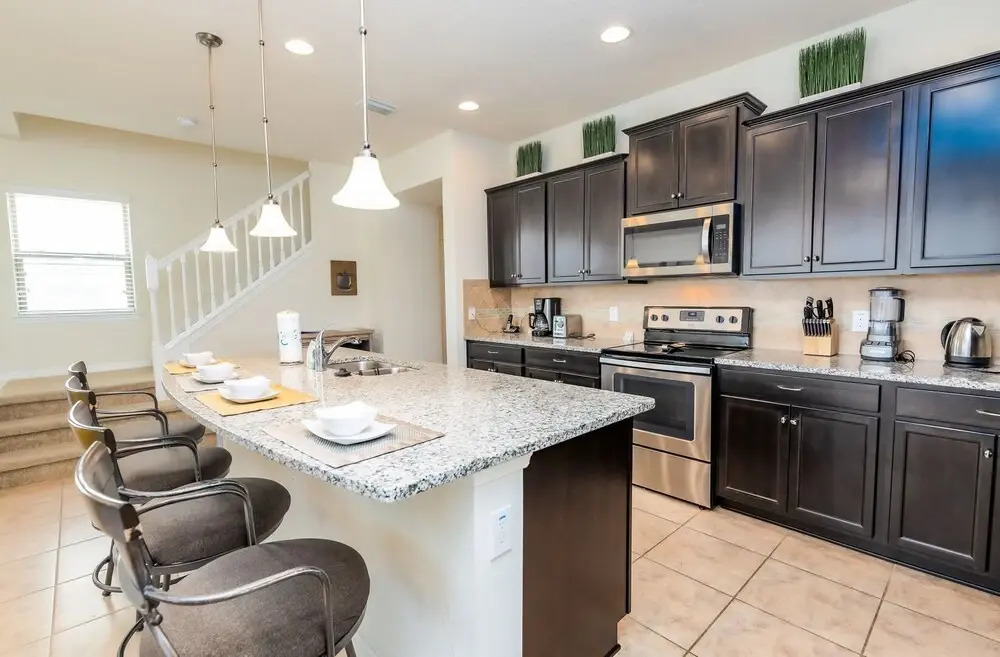 Amazing New TownHome 5 Bdr 4,5 Bath with Pvt Pool and Access to Clubhouse,15min from Disney