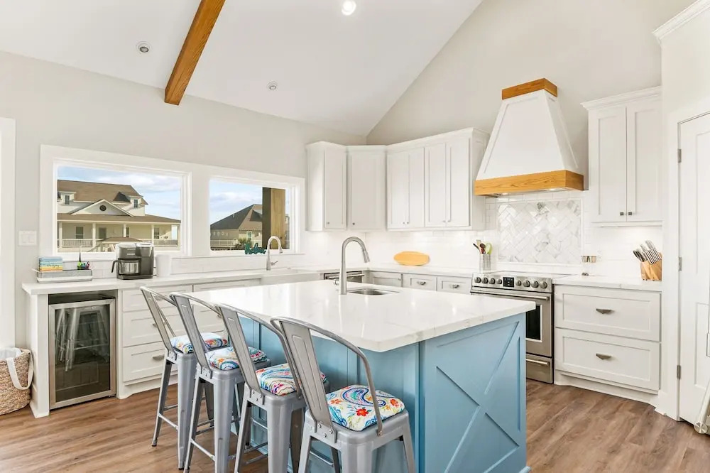 Stay Awhile 4 Bedroom Home by RedAwning