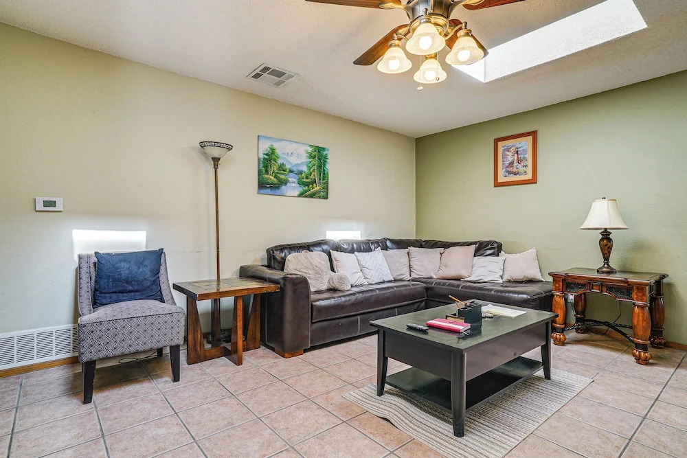 Pet-friendly El Paso Home ~ 9 Mi to Fort Bliss!
