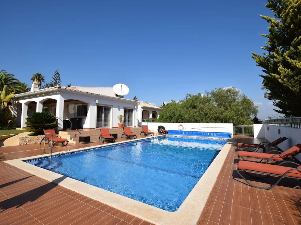 Luxury 5 Bedroom Villa with Private Pool on Funchal Ridge near Lagos