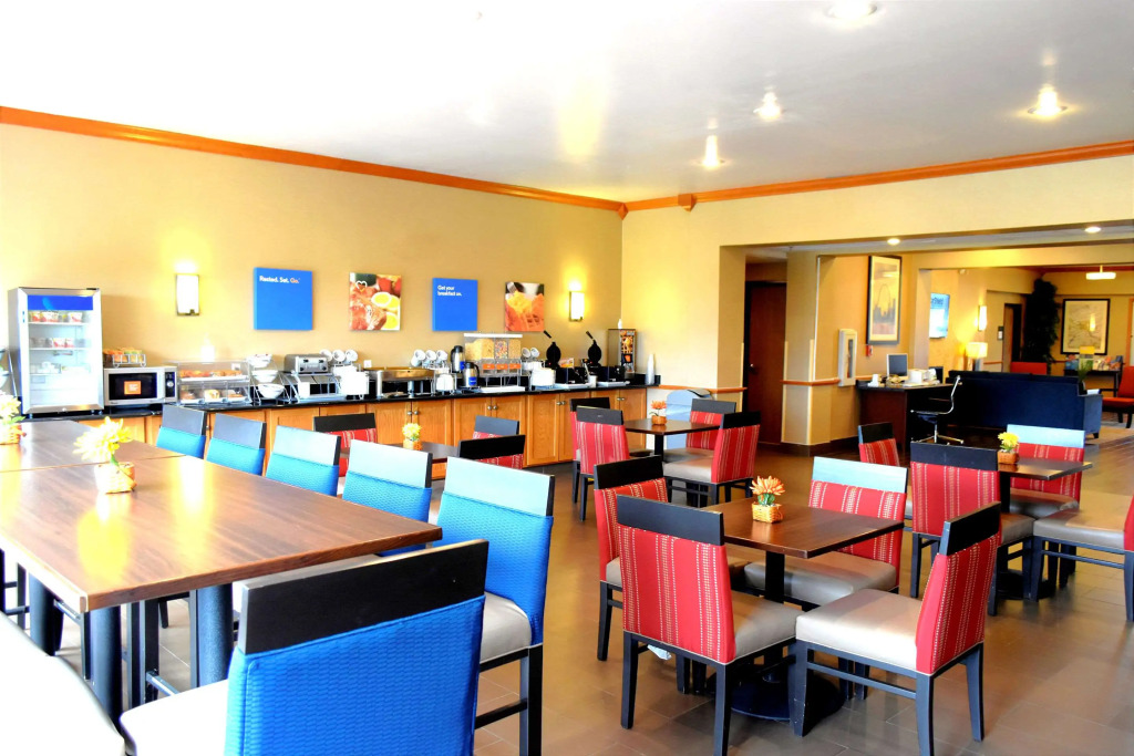 Comfort Inn & Suites Greenville I-70