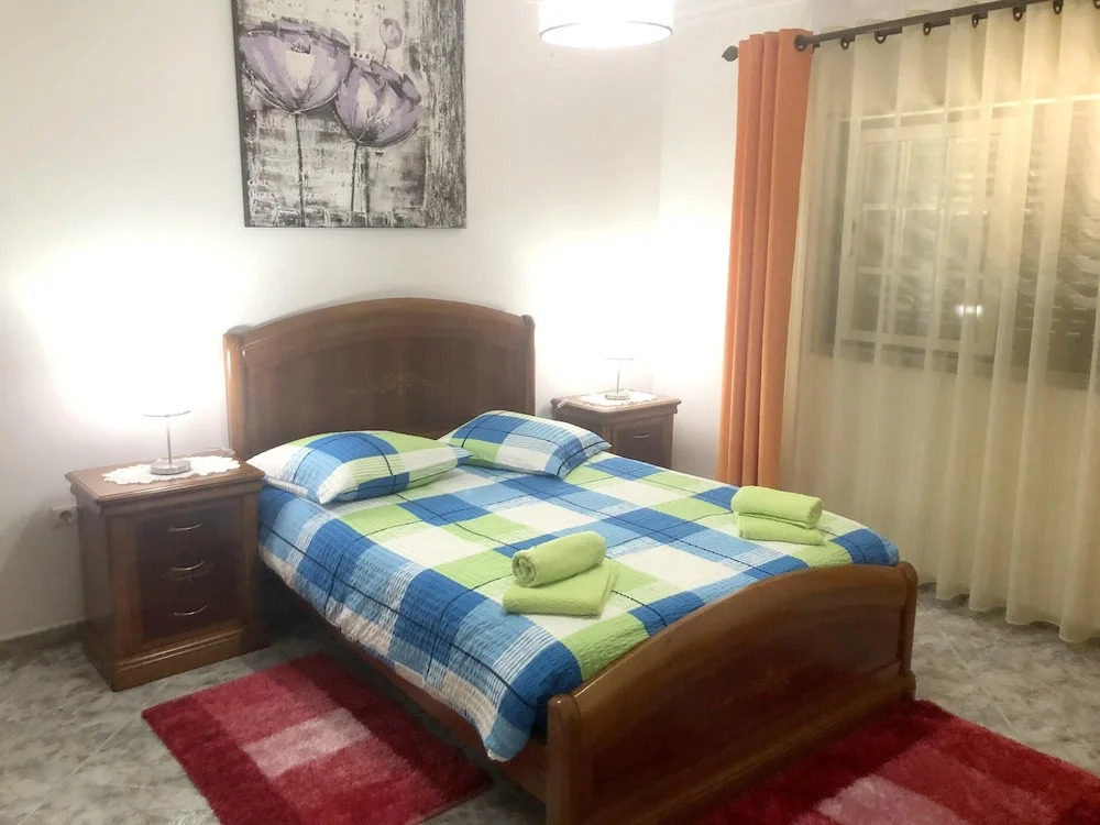 House With 4 Bedrooms in Cortiçada, With Wonderful Mountain View, Enclosed Garden and Wifi Near the Slopes