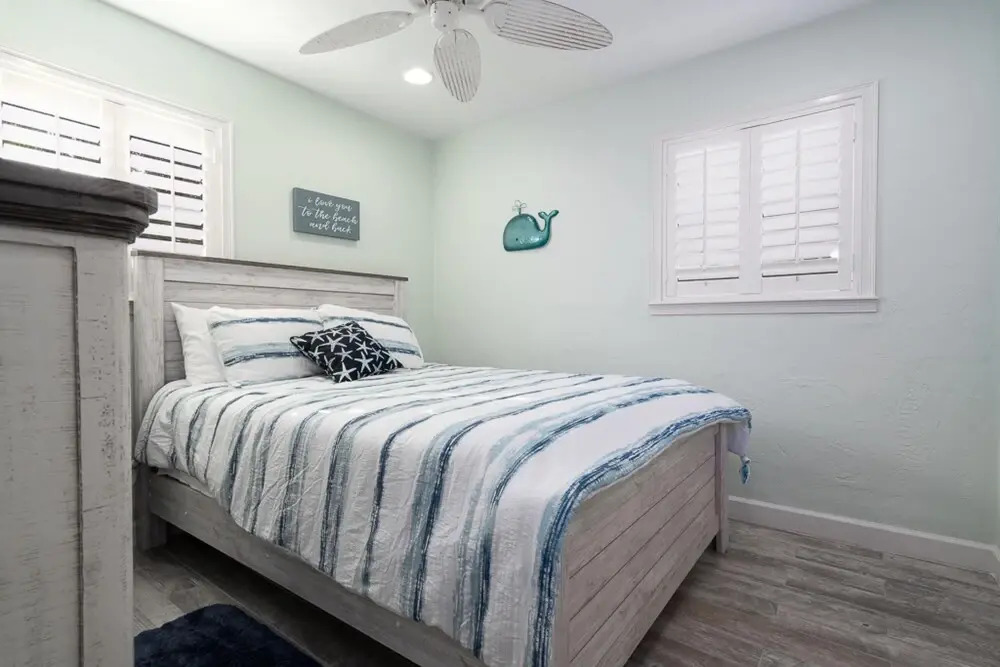 Turtle s Nest Pool Home Hot Tub Walking Distance to the Beach - 821 E 11th