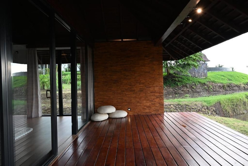 Meadow Hills Villas by Mahaprana