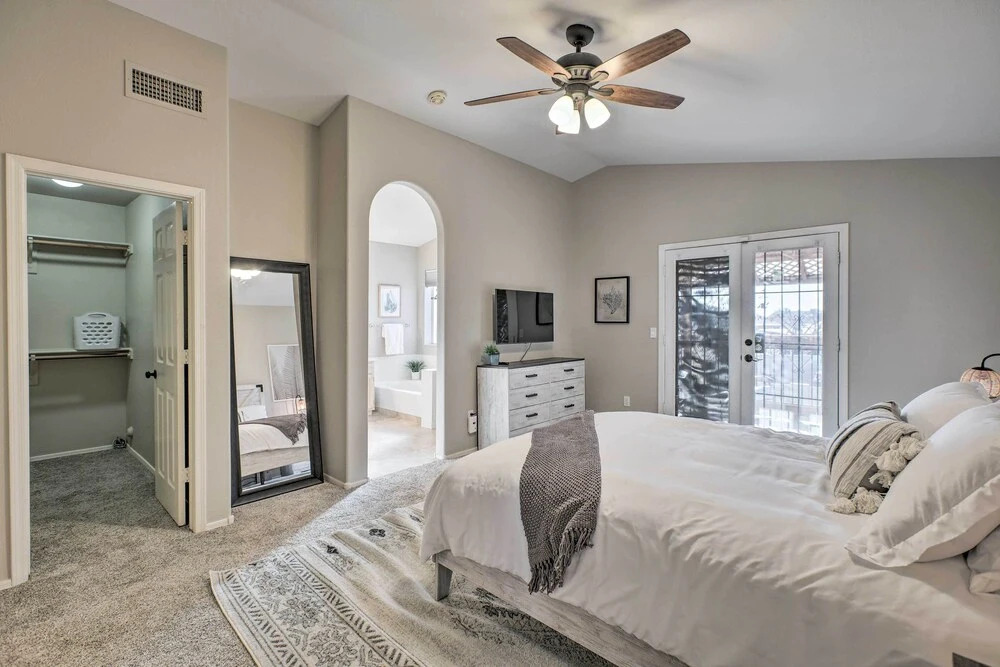 Glendale Escape w/ Pool ~ 1 Mi to Westgate!