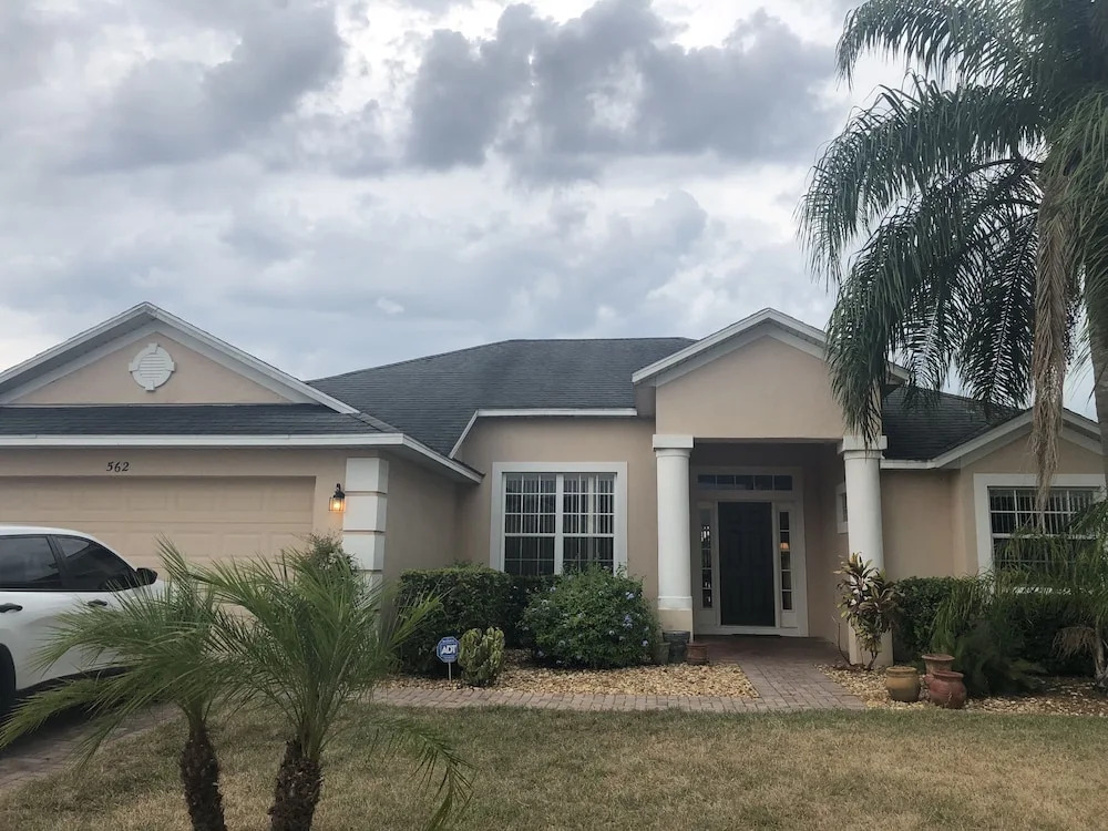 Gorgeous 4 Bed Home with Private Pool and Gamesroom in Disney Area (TR562DD)