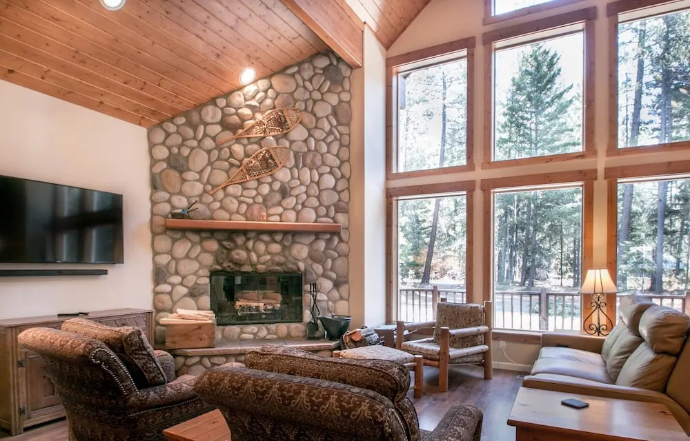 Getaway Moose Apartment 3 NW Comfy Cabins