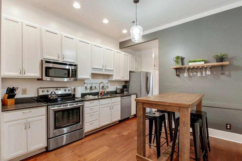 New Listing! Dreamy Townhome W/ Private Backyard 2 Bedroom Townhouse