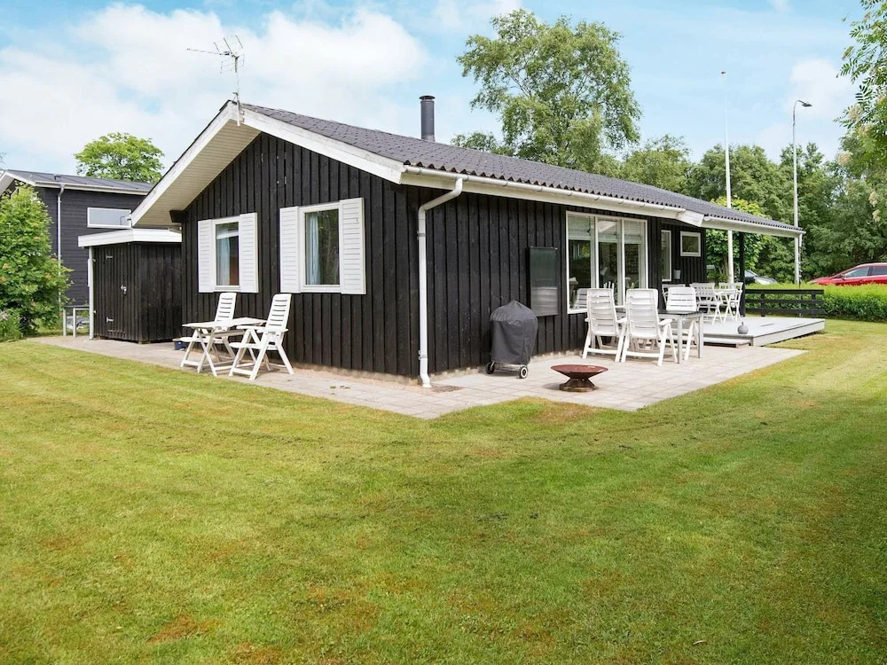Serene Holiday Home in Grenå near Sea