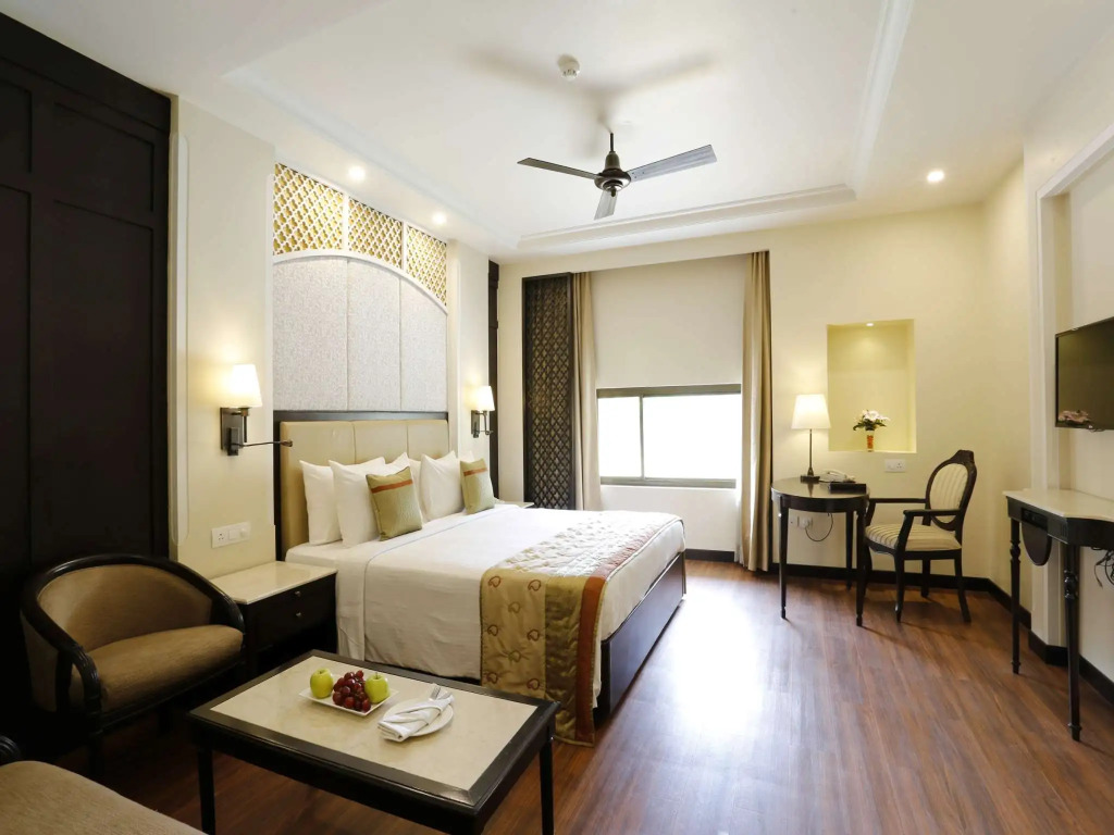 La Place Sarovar Portico