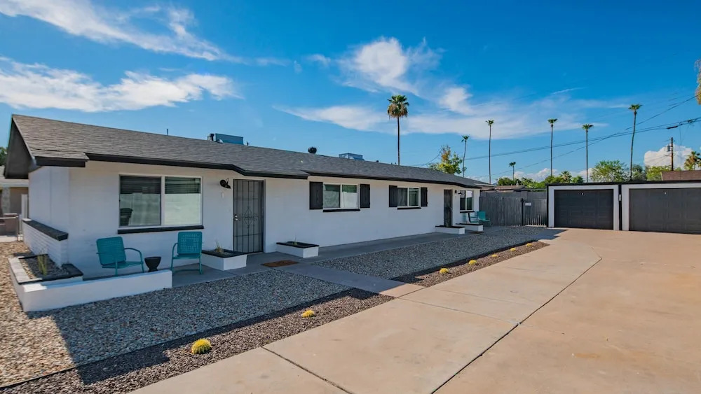Modern 2br Phoenix Townhome by Wanderjaunt