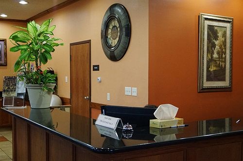Hometown Inn & Suites