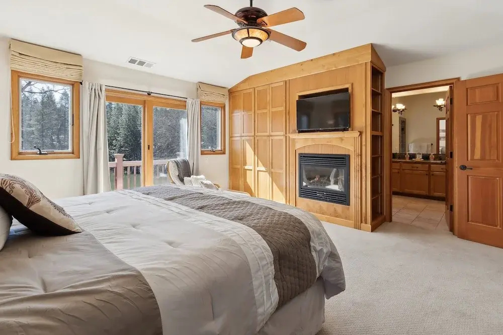 Better at the Lake - Lakefront with Gorgeous Views and a Private Dock by Yosemite Region Resorts