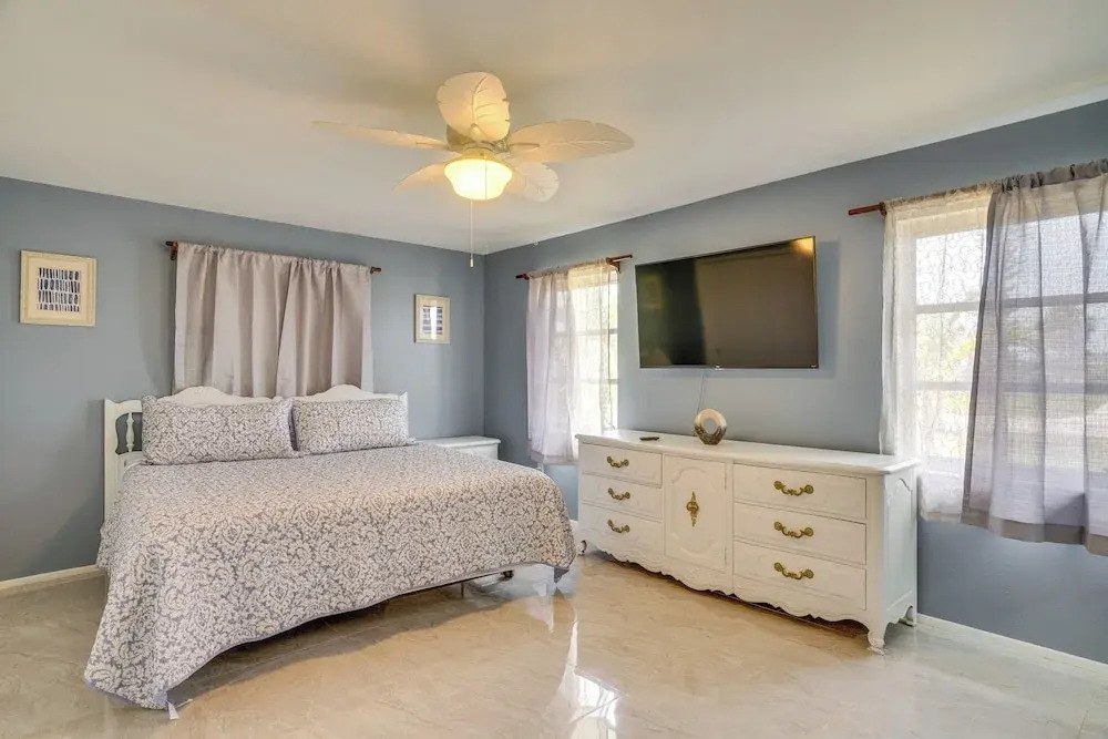 Heated Pool: Canal-front Rotonda West Retreat